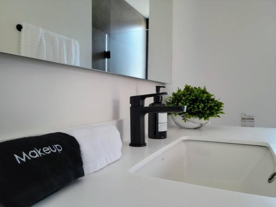 Endless Summer - 2Bed 2Bath Condo - Seasonly Heated Pool With Ocean Views - 5Min Walk To Beach - Fibre Internet - Sleeps 6 Cabo San Lucas Exteriör bild